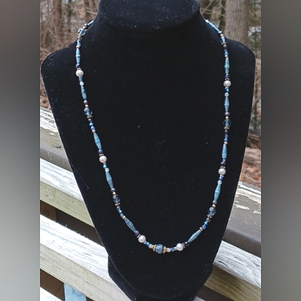 Beaded necklace, 21", magnetic clasp